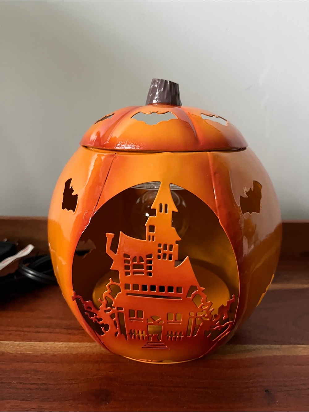 NIB • RETIRED PARANORMAL PUMPKIN SCENTSY WARMER